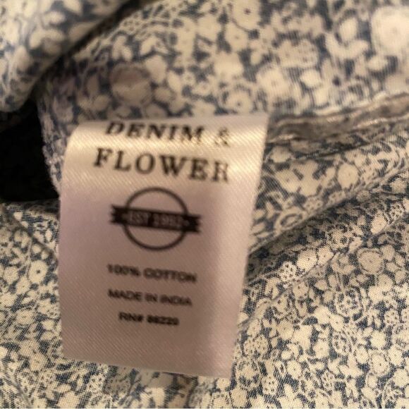 Denim & Flower Short Sleeve Button Up Shirt Size Large Floral Print - Picture 7 of 7